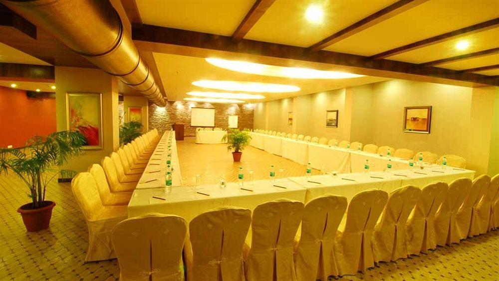 Sai Palace Hotel Mumbai Exteriör bild