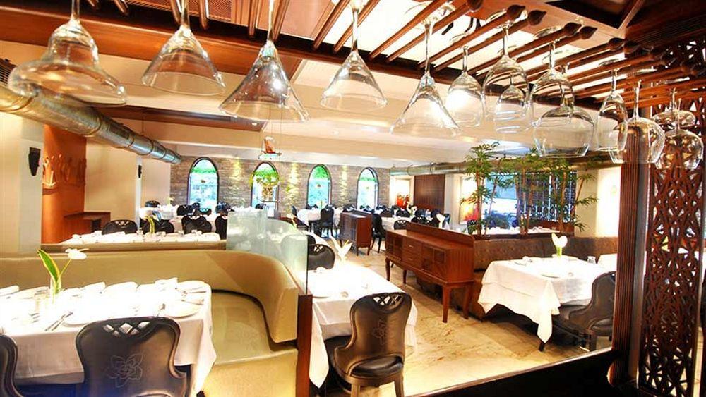 Sai Palace Hotel Mumbai Exteriör bild