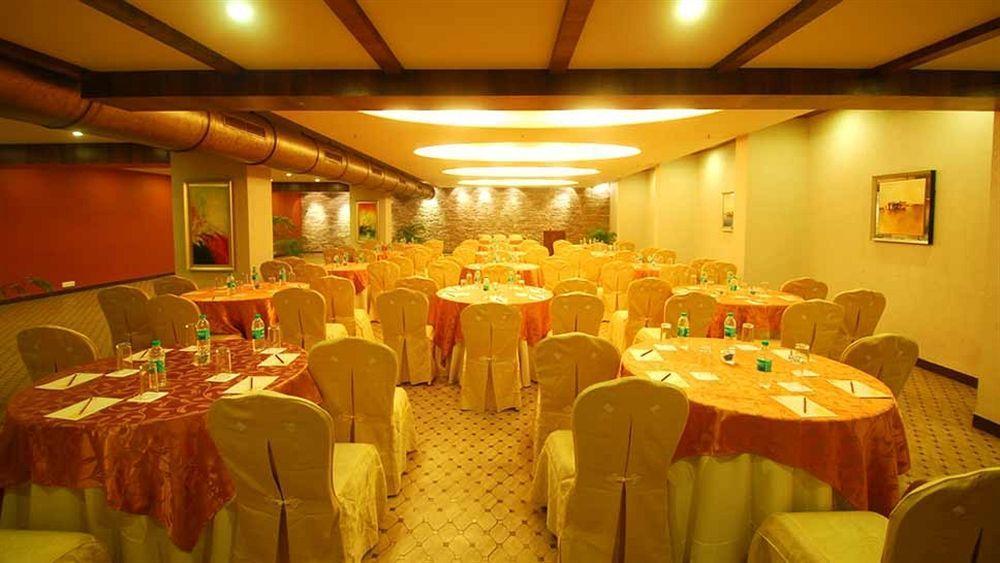 Sai Palace Hotel Mumbai Exteriör bild