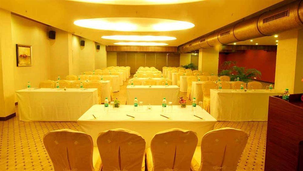 Sai Palace Hotel Mumbai Exteriör bild