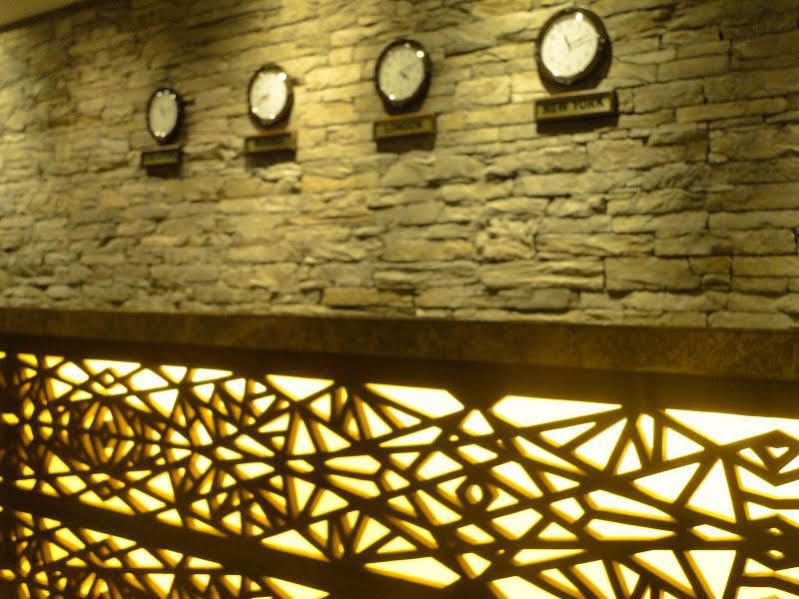 Sai Palace Hotel Mumbai Exteriör bild